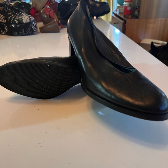 thierry Rabotin made in Italy black soft leather chunky modern heels. 9.5 - Picture 4 of 7